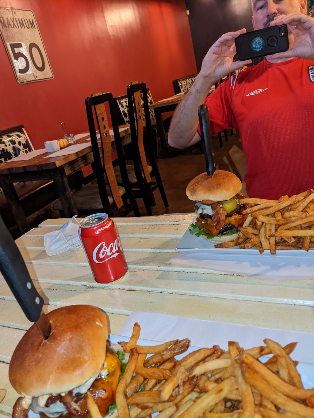 The Buck & Bull Bar and Grill | 388 Flora St, Carleton Place, ON K7C 3L7, Canada | Phone: (613) 253-1325