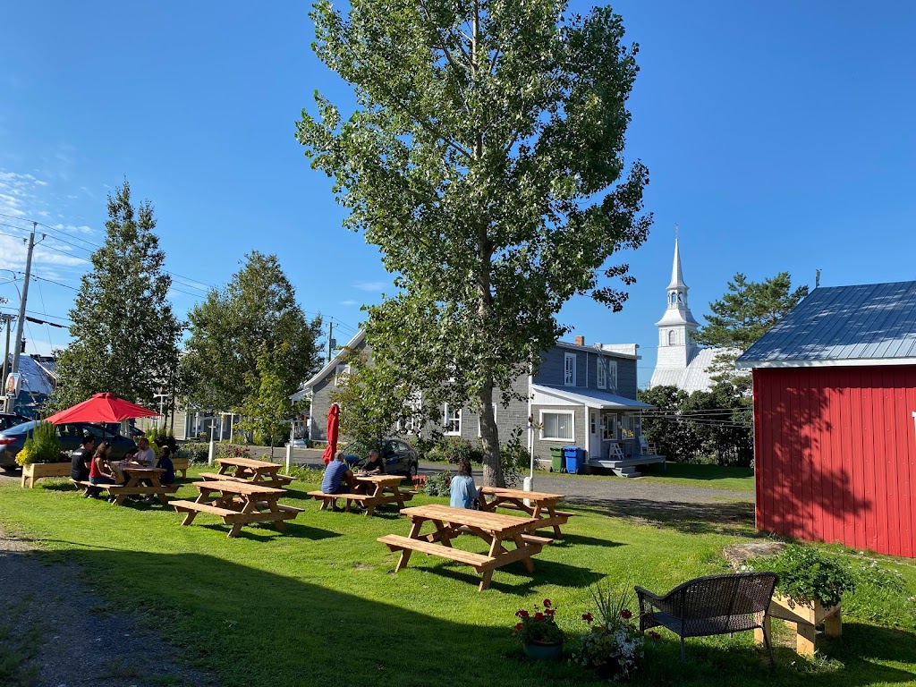 La base de lit - Café de village | 2409 Rte. du Fleuve, Les Éboulements, QC G0A 2M0, Canada | Phone: (418) 998-4726