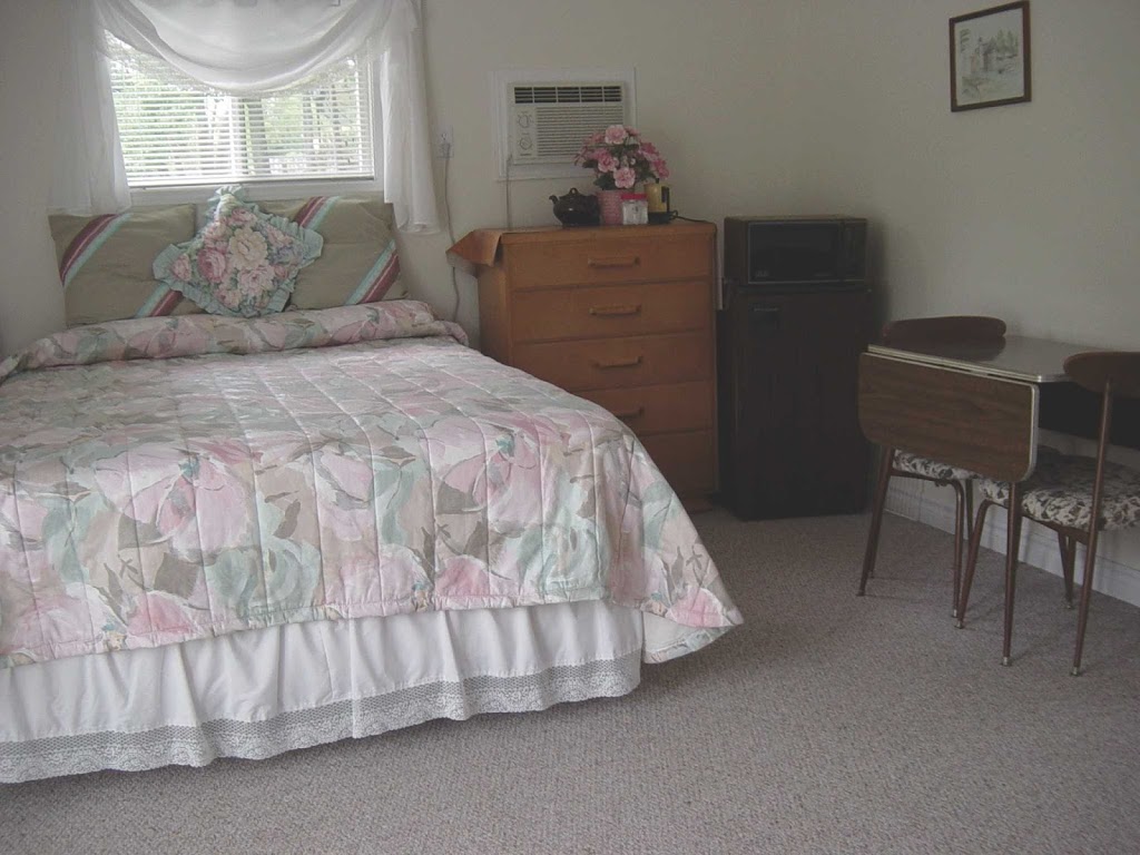 Liftlock Bed and Breakfast | 810 Canal Rd, Peterborough, ON K9L 1A1, Canada | Phone: (705) 742-0110