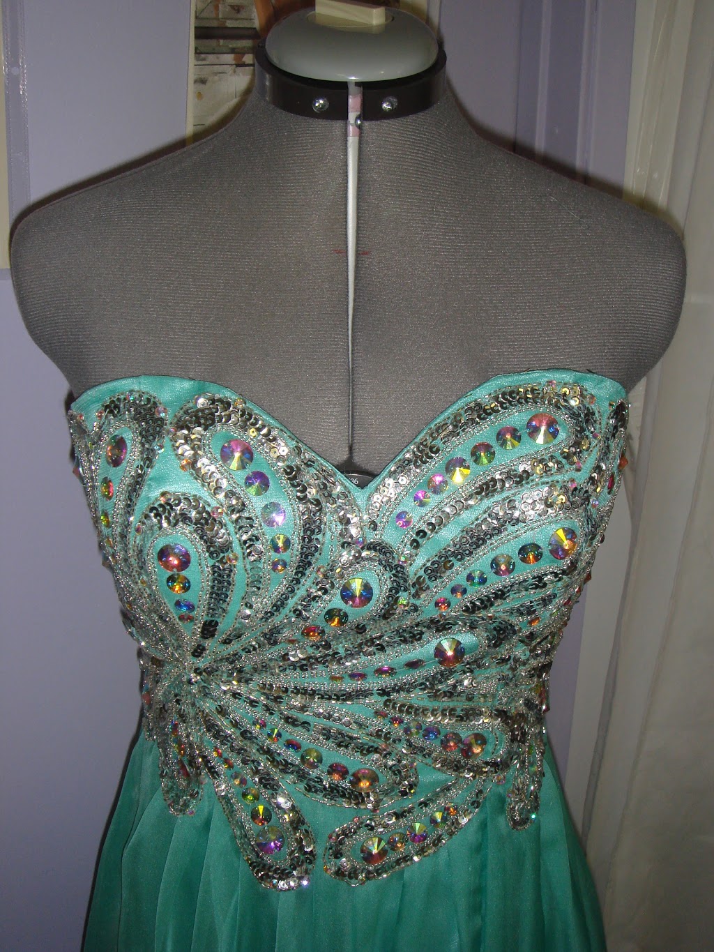 20/20 ALTERATIONS | 2813 46 St SE, Calgary, AB T2B 2N7, Canada | Phone: (403) 969-4422