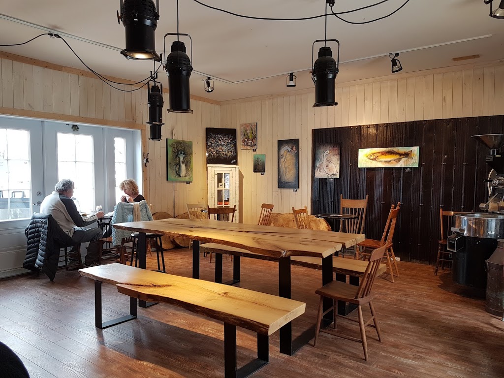 Café Boutique La Maison Smith | 8700 Chemin Royal, Sainte-Pétronille, QC G0A 4C0, Canada | Phone: (418) 828-0598