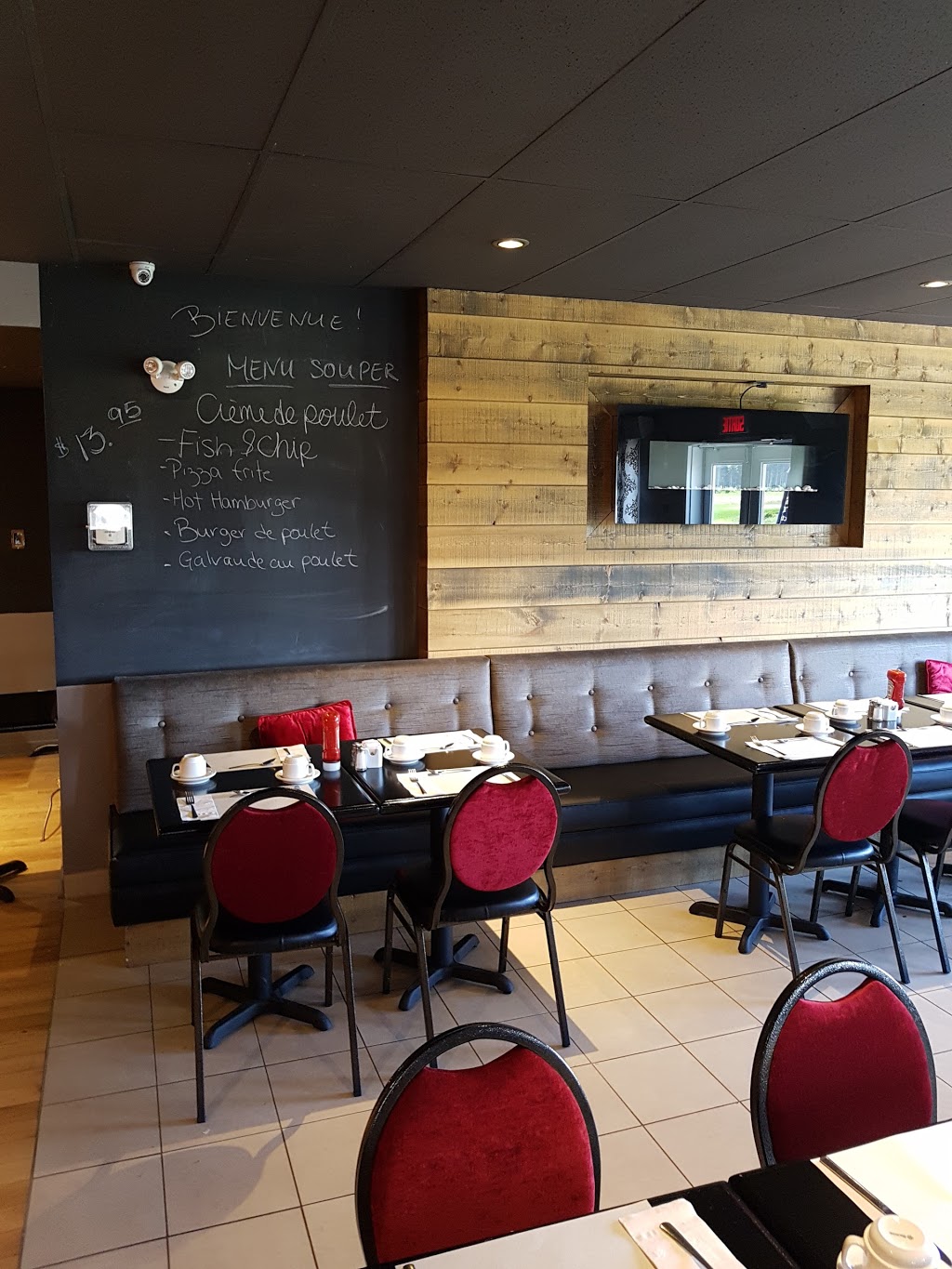Restaurant Le Saint-janvier | 384 Route Centrale, Joly, QC G0S 1M0, Canada | Phone: (418) 415-1313