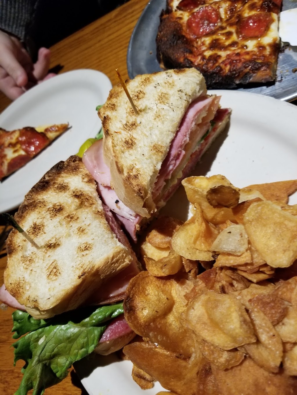 Murphy Inn | 505 Clinton Ave, St Clair, MI 48079, USA | Phone: (810) 329-7118