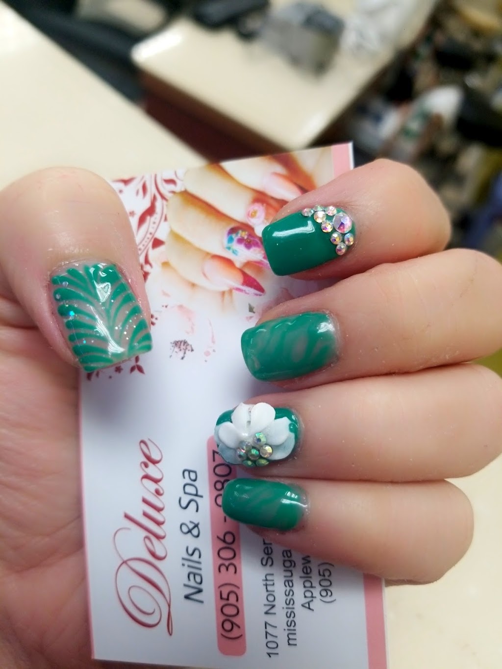 Deluxe Nails & Spa | 1077 N Service Rd #17, Mississauga, ON L4Y 1A5, Canada | Phone: (905) 306-9807