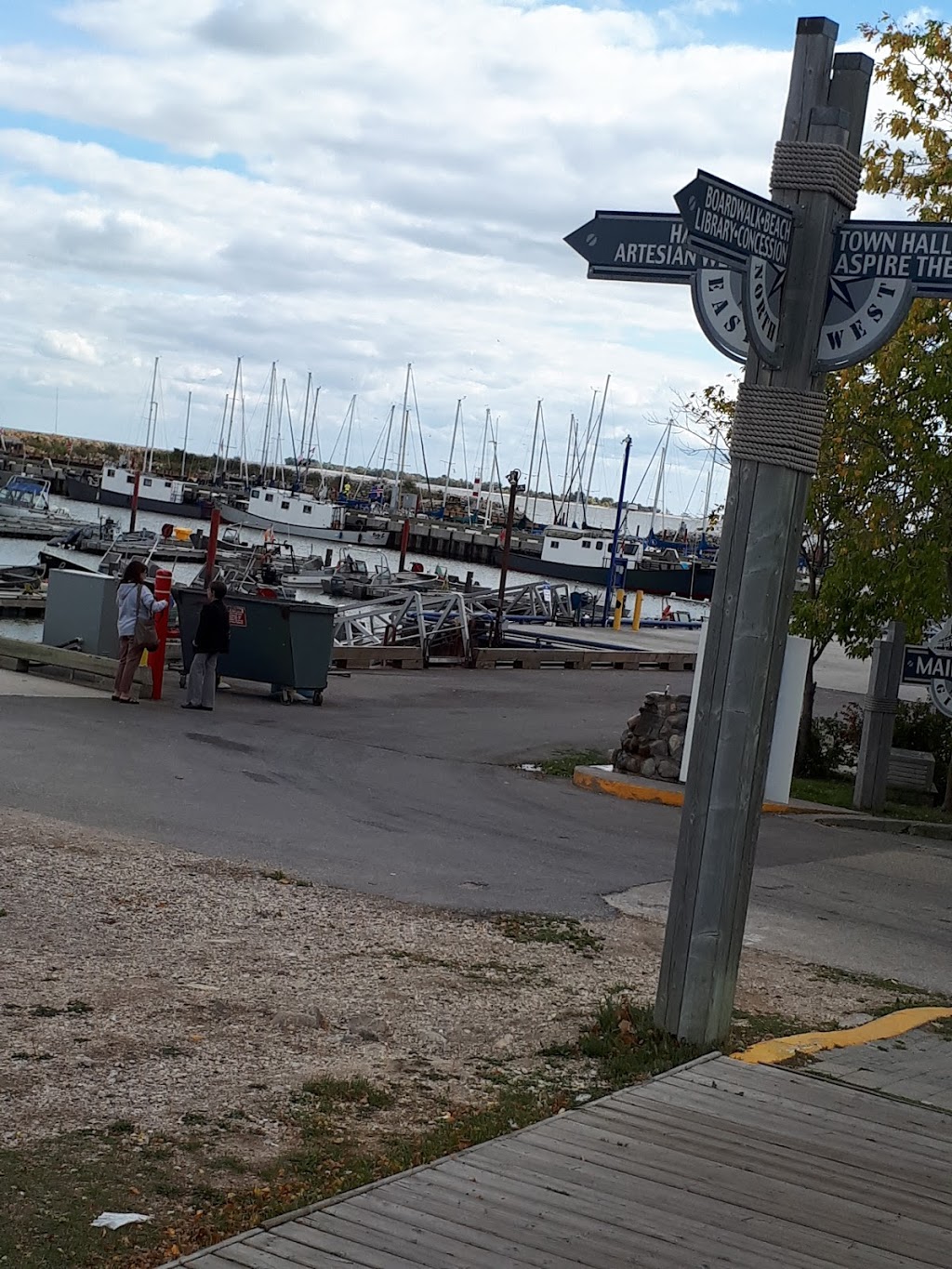 Seagulls Restaurant & Lounge | 10 Centre St, Gimli, MB R0C 1B0, Canada | Phone: (204) 642-4145
