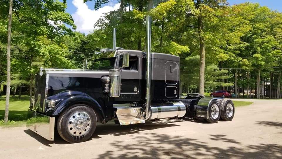 Bruneaus Truck Center | 35473 Bluewater Beach Rd, Goderich, ON N7A 3X8, Canada | Phone: (226) 421-2367