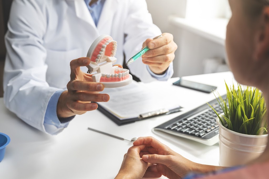 Alain Robillard Denturologiste | 682 Chem. de Saint-Jean, La Prairie, QC J5R 2L4, Canada | Phone: (450) 444-4789