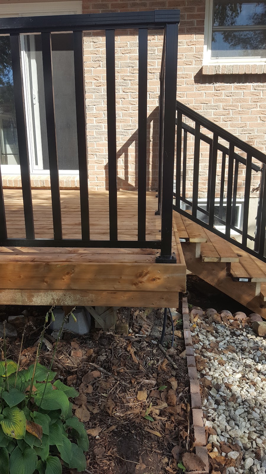 London Fence & Deck | 1120 Pond View Rd, London, ON N5Z 4K4, Canada | Phone: (519) 777-4049