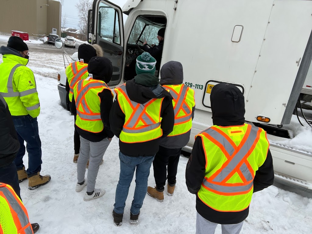 CROSSROADS Truck & Career Academy (Ottawa Campus) | 1392 Cyrville Rd, Gloucester, ON K1B 3L9, Canada | Phone: (866) 529-1113