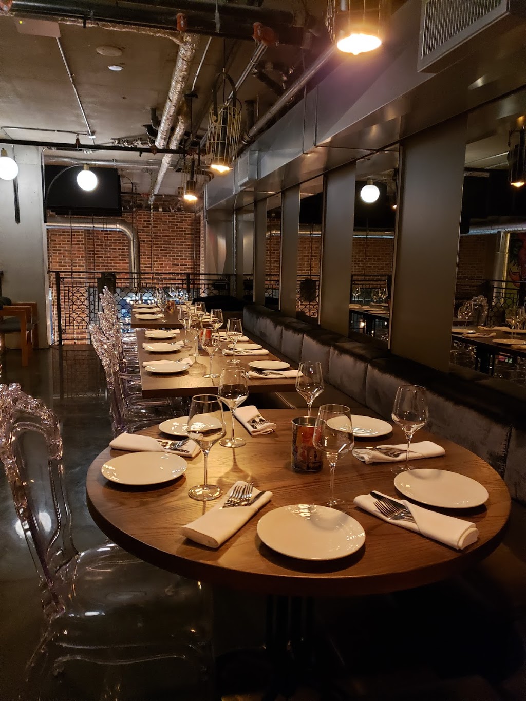 The Farsides | 690 Rue Notre-Dame Ouest, Montréal, QC H3C 0S5, Canada | Phone: (514) 951-8454