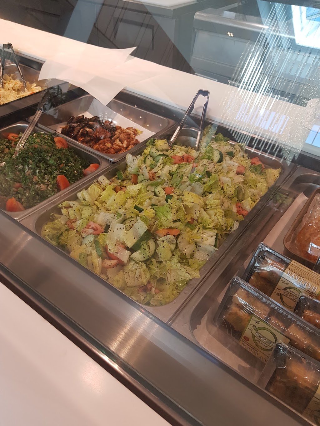 Zoukis Cuisine et Grillades Li | 7999 Boulevard des Galeries dAnjou, Anjou, QC H1M 1W9, Canada | Phone: (438) 382-4157