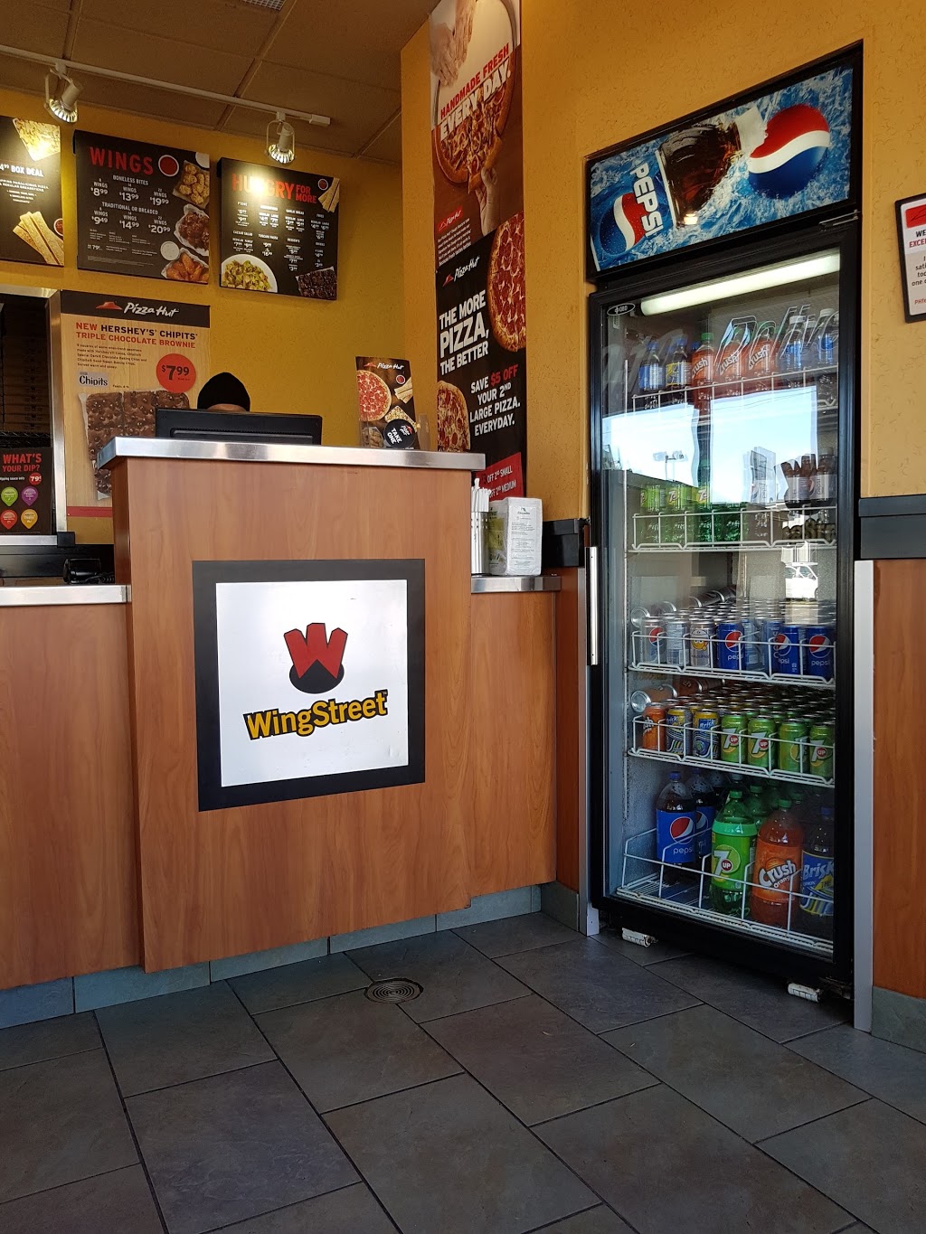 Pizza Hut | 289 Dundas St E, Mississauga, ON L5A 1X1, Canada | Phone: (905) 277-9797