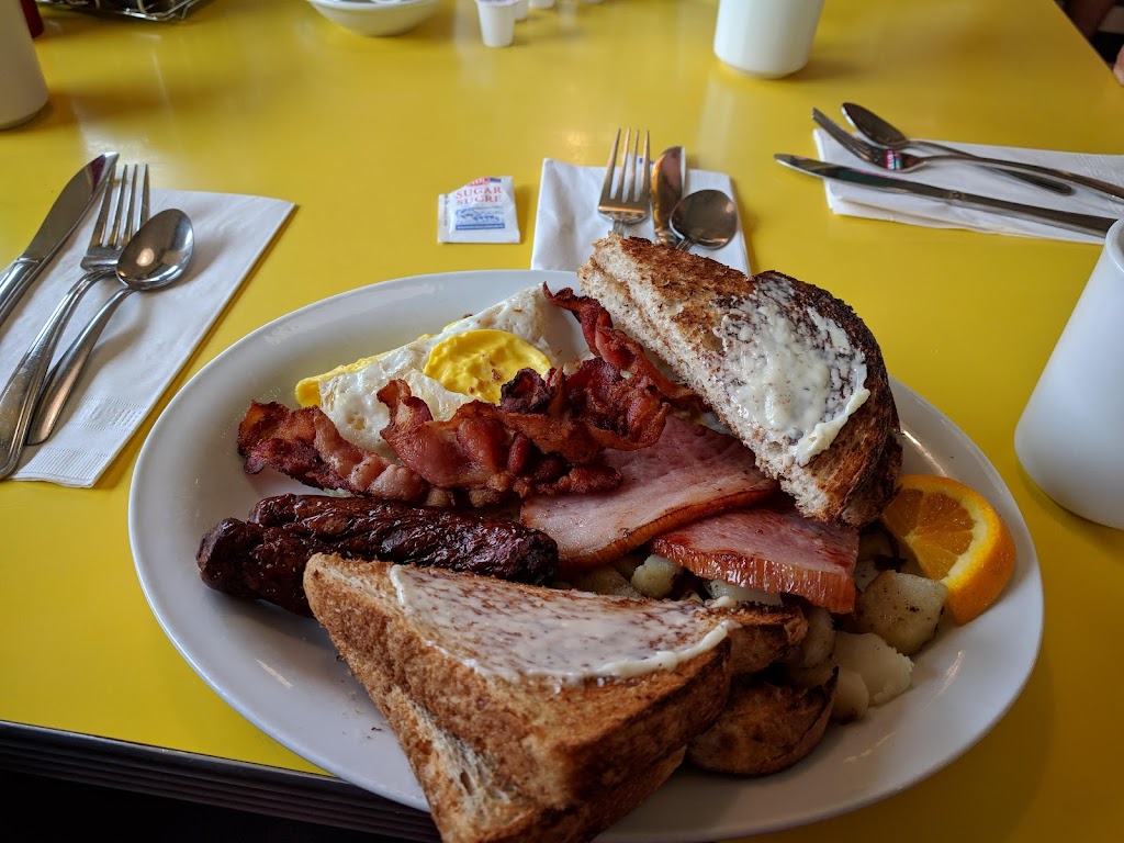 Starlite Diner and Dairy Bar | 810 Water St E, Summerside, PE C1N 4J6, Canada | Phone: (902) 436-9075