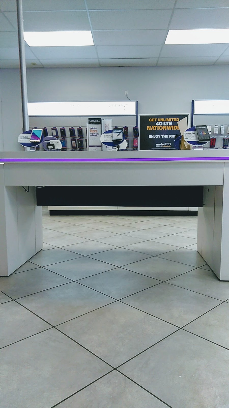 Metro by T-Mobile | 3552 Pine Grove Ave, Port Huron, MI 48060, USA | Phone: (810) 824-3487