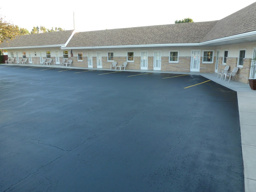 Hilltop Motel | 300 S Sykes St, Meaford, ON N4L 1C7, Canada | Phone: (519) 538-1700
