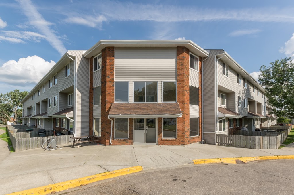Marlborough Manor | 14535 54 St NW, Edmonton, AB T5A 3R4, Canada | Phone: (780) 415-5549