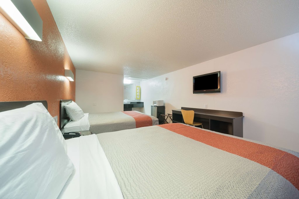 Motel 6 Hamburg NY | 5245 Camp Rd, Hamburg, NY 14075, USA | Phone: (716) 648-2000