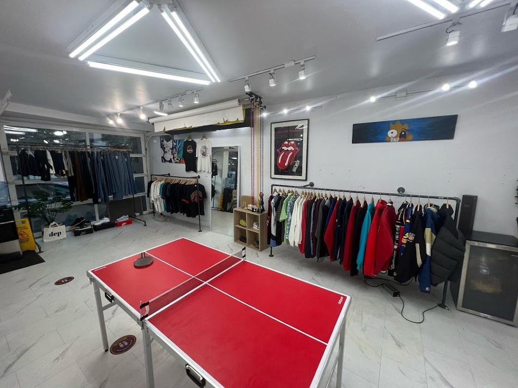 Ottawa Vintage Clothing | 683 Bronson Ave, Ottawa, ON K1S 4G1, Canada | Phone: (613) 407-0909