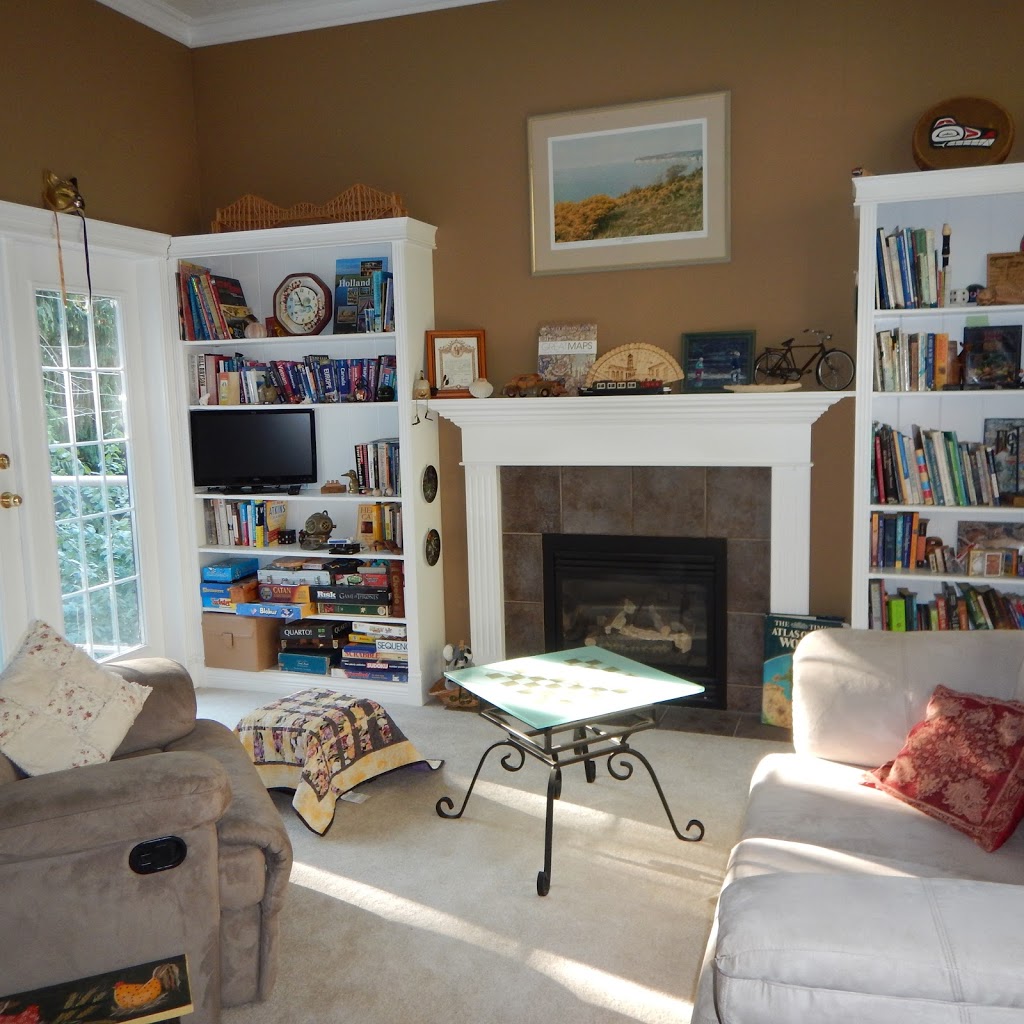Quatsino Homestay | 1107 Quatsino Dr, North Saanich, BC V8L 5R8, Canada | Phone: (778) 676-1153
