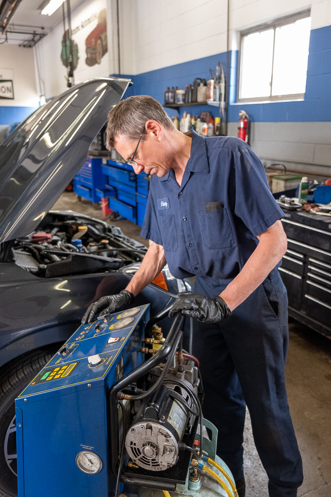 Hansma Automotive Service Inc. | 88 Shoemaker St, Kitchener, ON N2E 3G4, Canada | Phone: (519) 748-5533