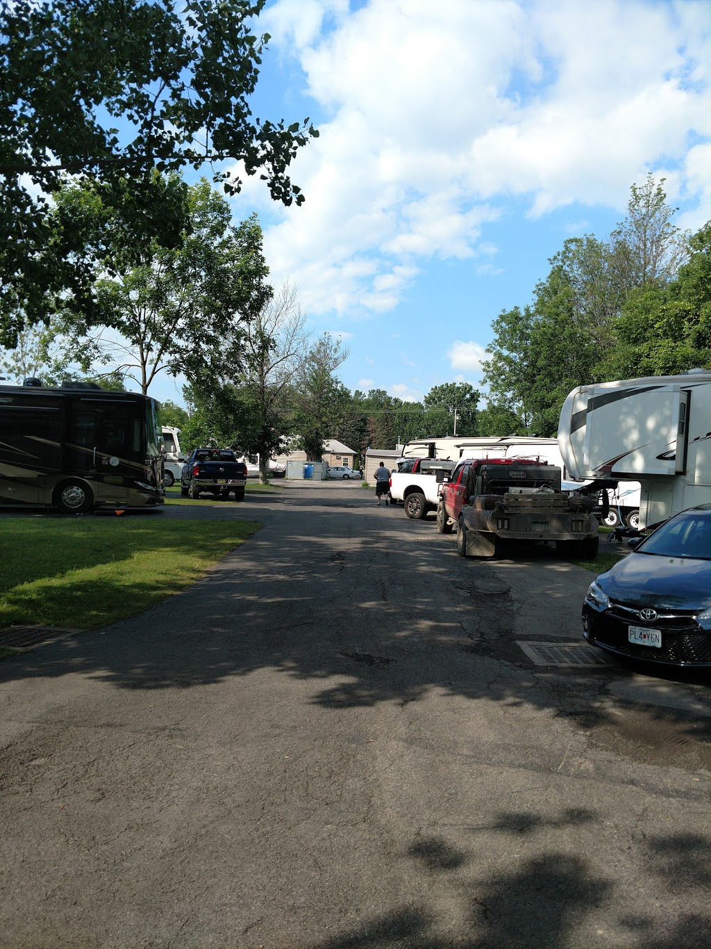 AA Royal Motel & Campground | 3333 Niagara Falls Blvd, North Tonawanda, NY 14120, USA | Phone: (716) 693-5695