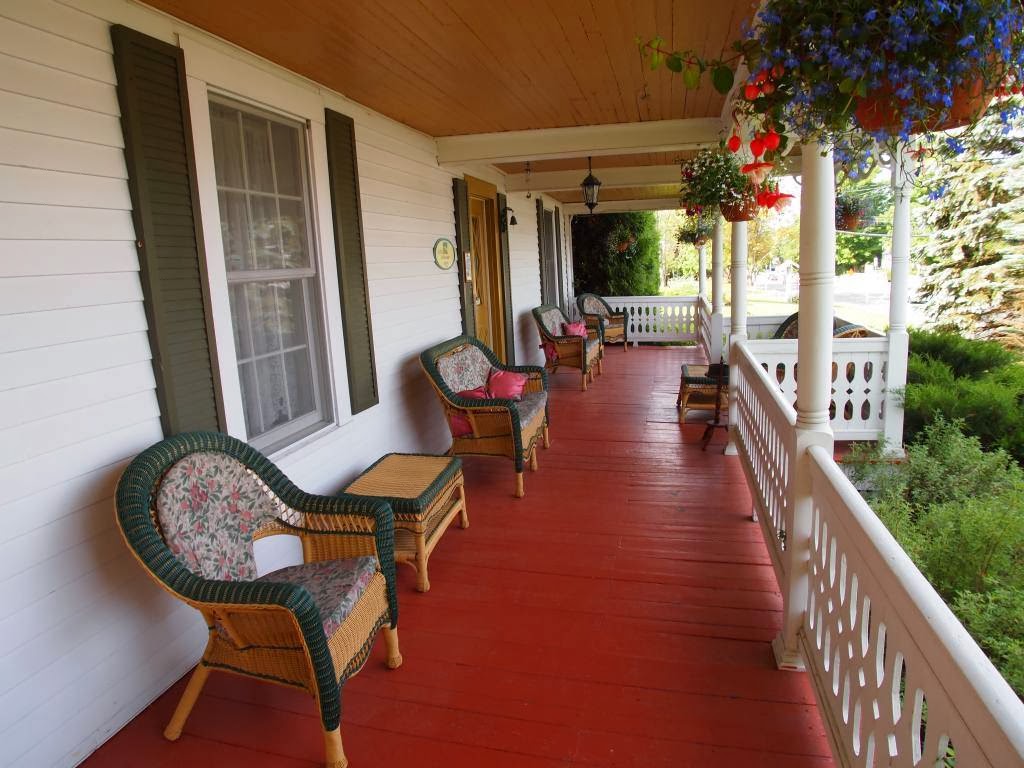 Au Manoir de la rue Merry B&B | 92 Rue Merry S, Magog, QC J1X 3L3, Canada | Phone: (819) 868-1860