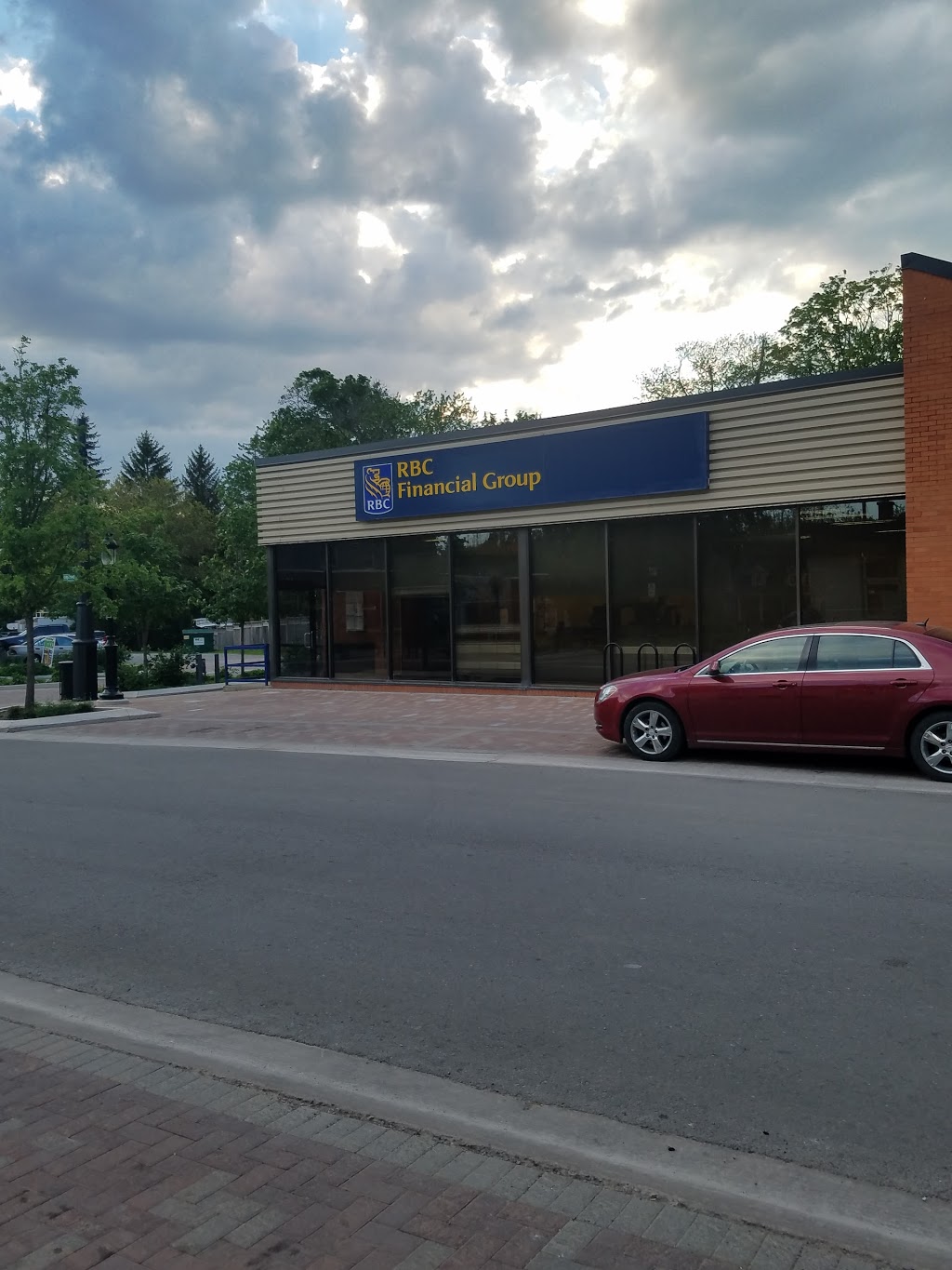 RBC Royal Bank | 795 Canboro Rd, Fenwick, ON L0S 1C0, Canada | Phone: (905) 892-5704
