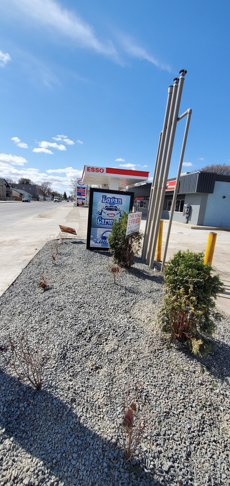 Logan Esso , Chesters, Laundromat & Car Wash | 1539 Logan Ave, Winnipeg, MB R3E 3N6, Canada | Phone: (204) 306-8777