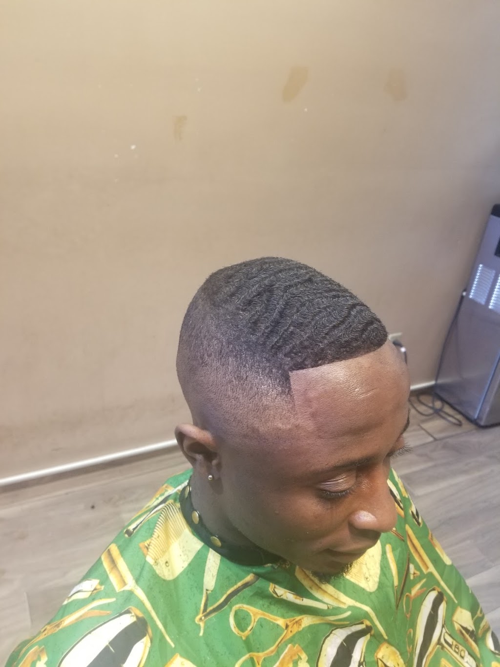 Kut Kings | 4433 118 Ave NW #3, Edmonton, AB T5W 1A8, Canada | Phone: (780) 224-8560
