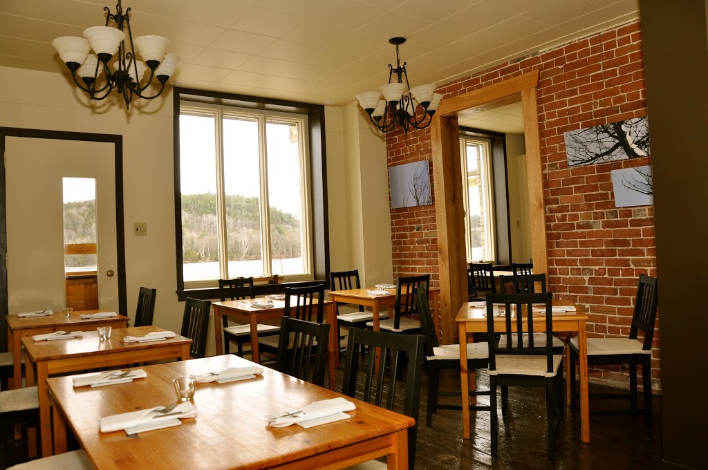The Village House | 759 Chemin Riverside, Wakefield, QC J0X 3G0, Canada | Phone: (819) 459-1445