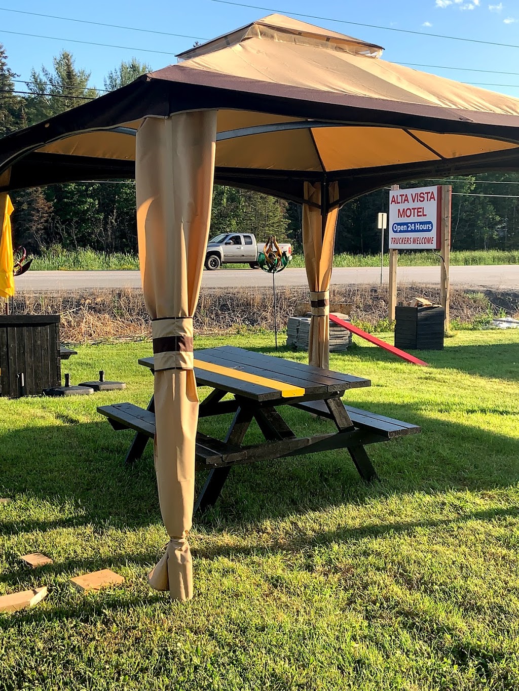 Alta Vista Motel | 381 Hwy 17 West, McKerrow, ON P0P 1M0, Canada | Phone: (705) 869-2520