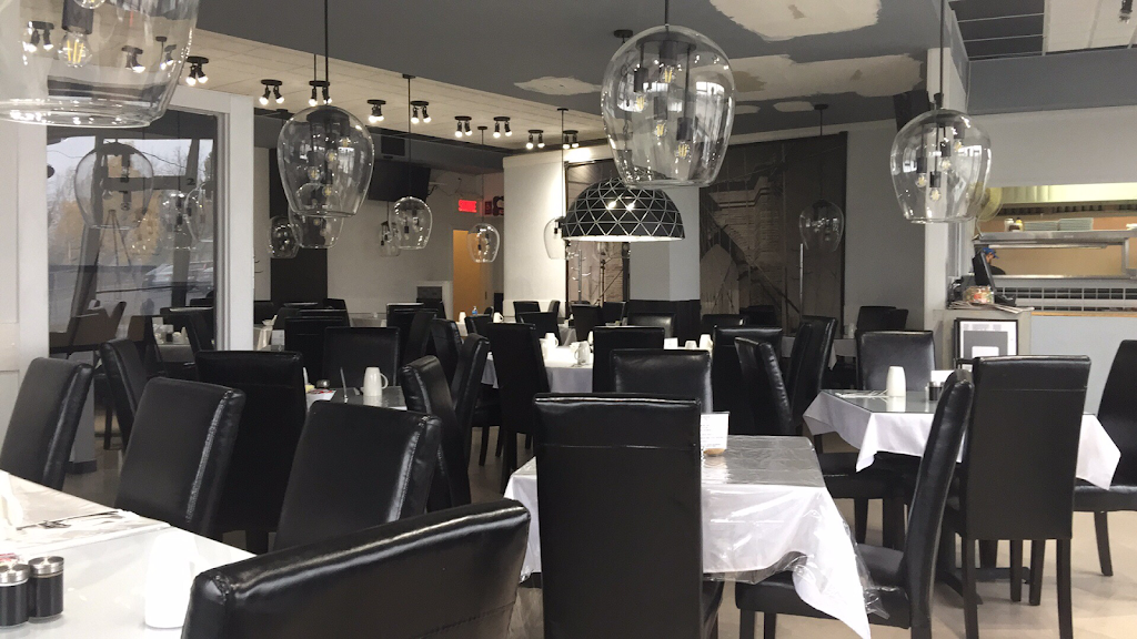 Le Salvatore | 1376 Avenue Bourgogne, Chambly, QC J3L 1L3, Canada | Phone: (450) 403-4473