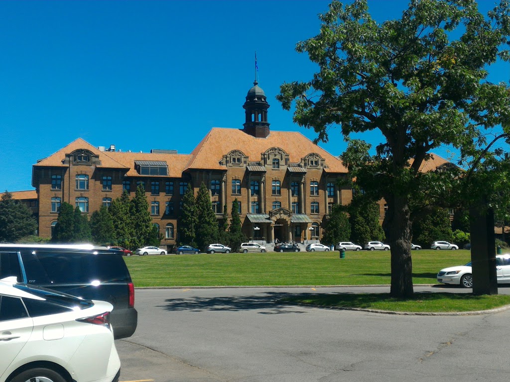 John Abbott College | 21275 Rue Lakeshore, Sainte-Anne-de-Bellevue, QC H9X 3L9, Canada | Phone: (514) 457-6610