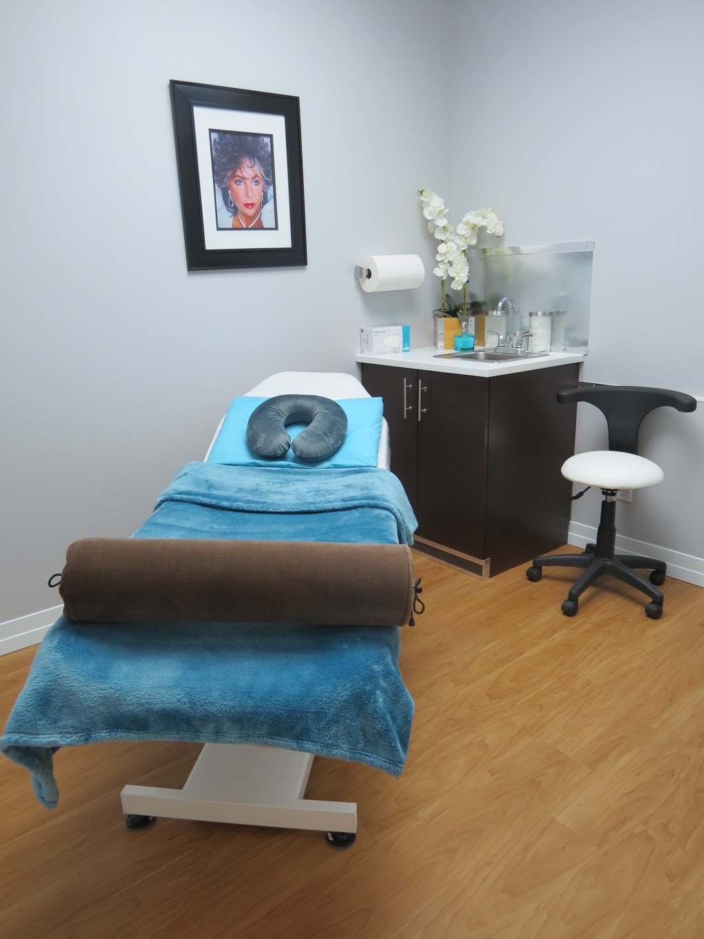 Mulock-Bayview Medical Clinic & Spa | 9 Cynthia Crescent, Richmond Hill, ON L4E 2R6, Canada | Phone: (905) 830-0016