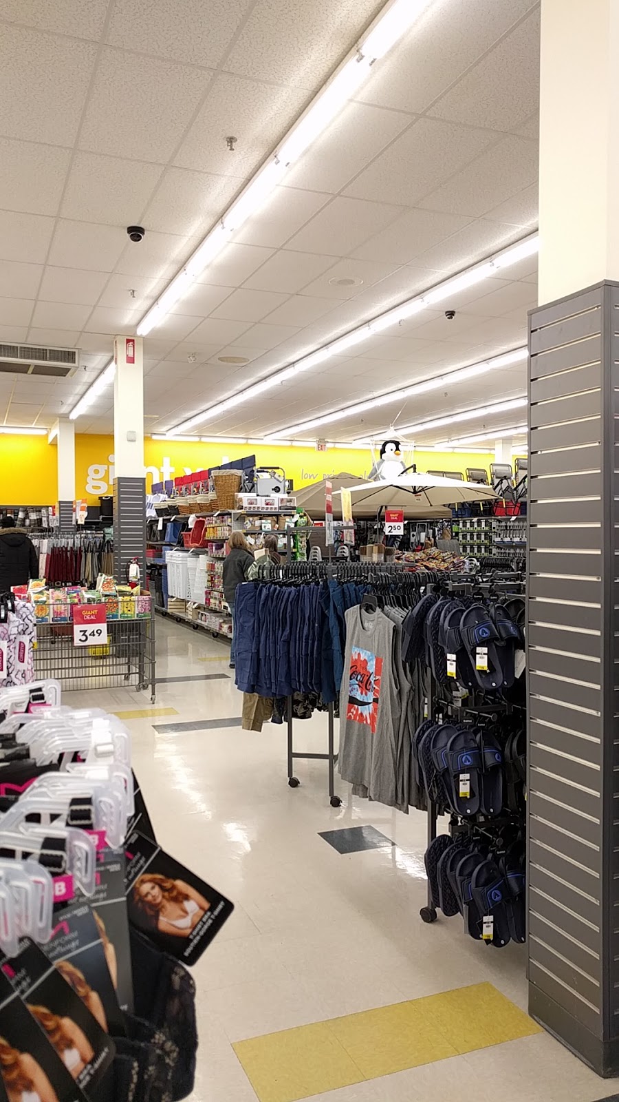 Giant Tiger | 601 Dundas St W, Whitby, ON L1N 2N3, Canada | Phone: (905) 666-4744