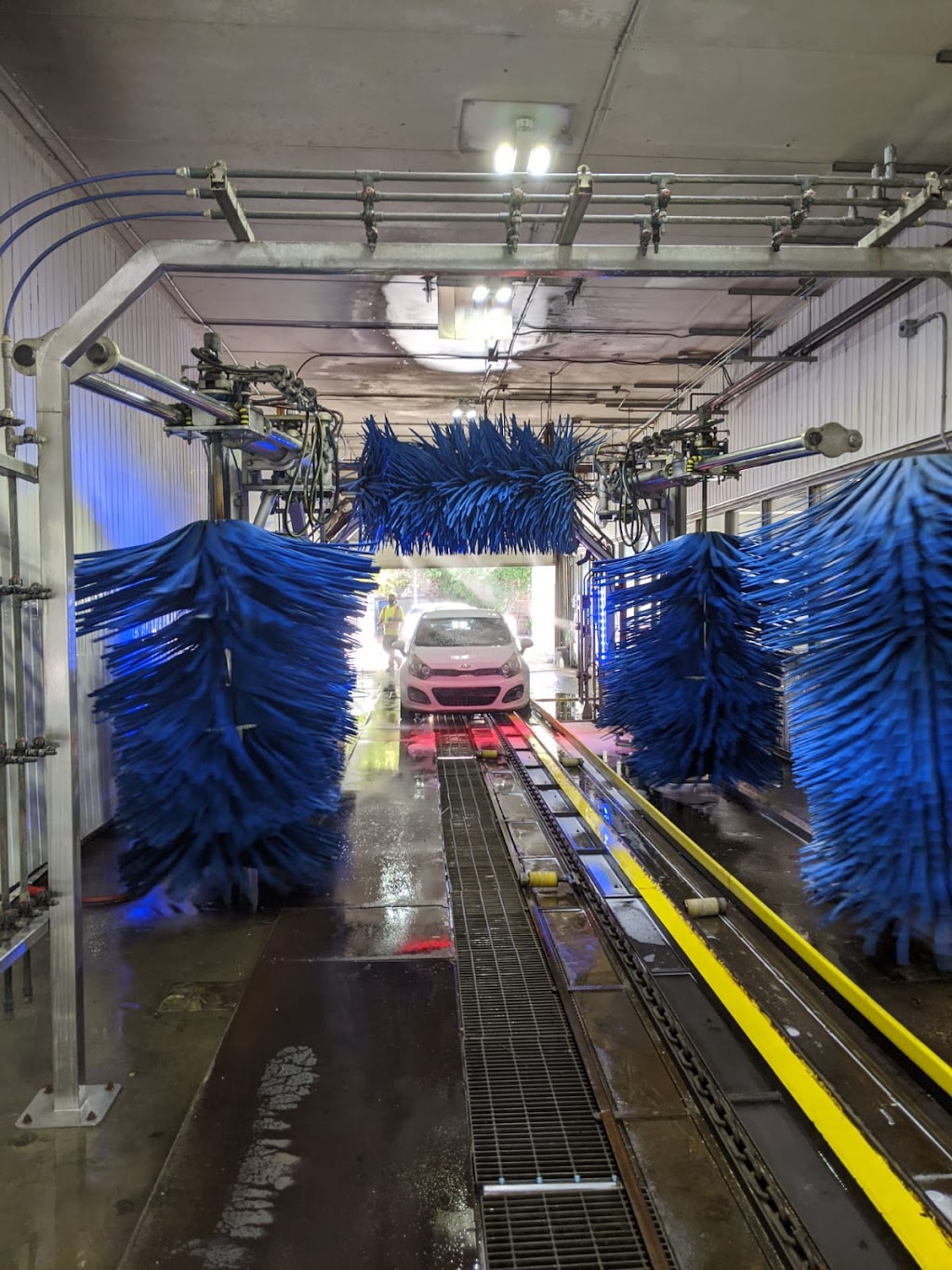 4 Street Car Wash | 1920 4 St SW, Calgary, AB T2S 1W3, Canada | Phone: (403) 228-6473