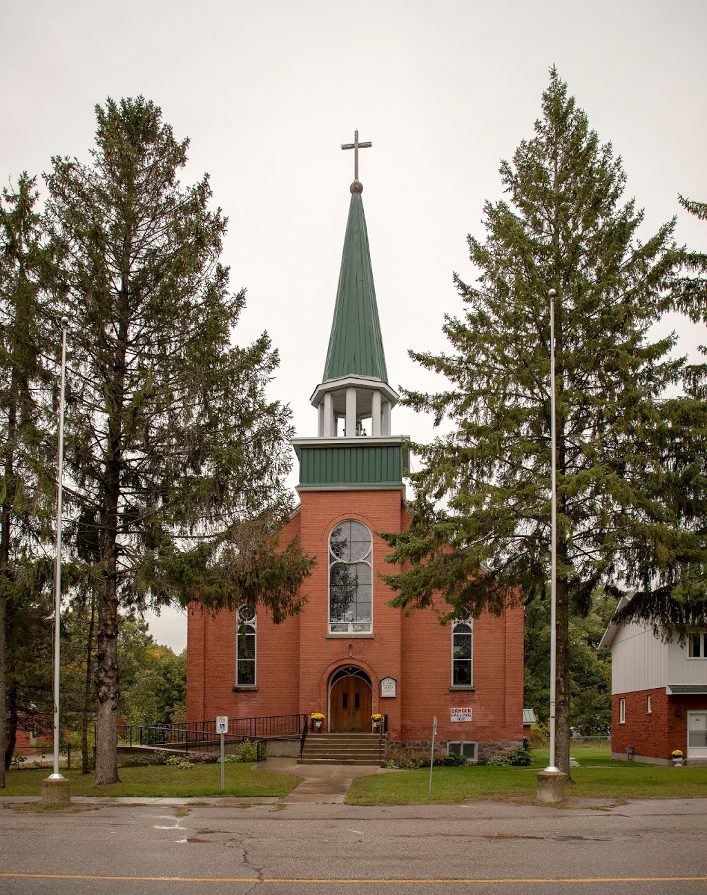 St. Johns Catholic Church | 207 Pine St, Waubaushene, ON L0K 2C0, Canada | Phone: (705) 538-2353
