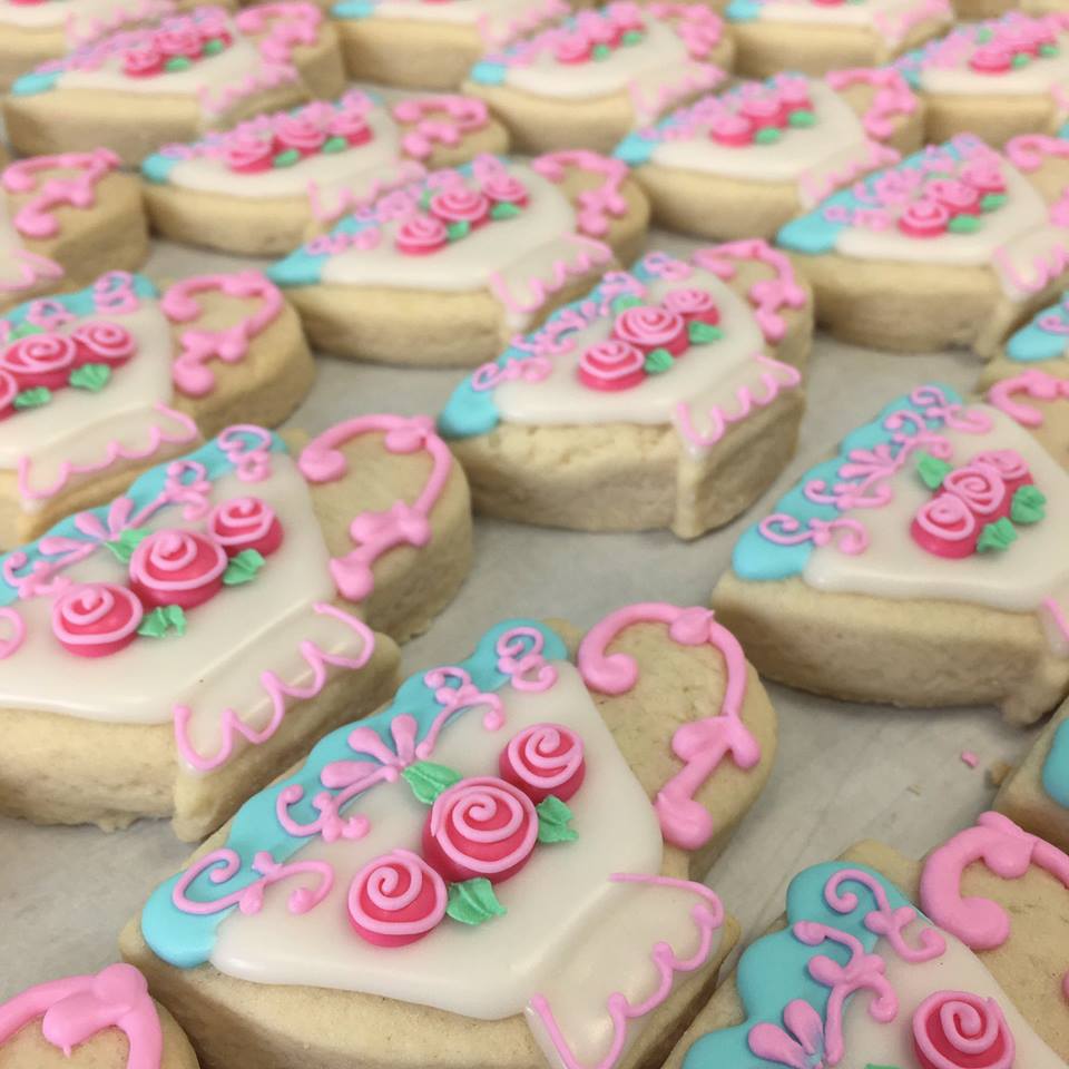 Gingers Cupcakes & Desserts | 14 Wellington St E, Aurora, ON L4G 1H5, Canada | Phone: (905) 841-4004