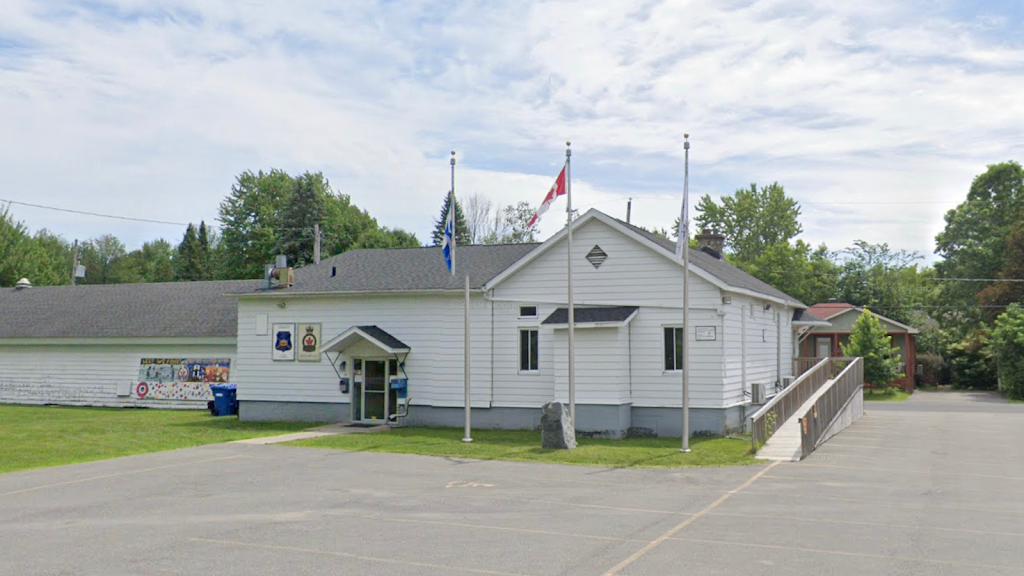 Otterburn Legion and Curling Club | 318 Rue Connaught, Otterburn Park, QC J3H 1J1, Canada | Phone: (450) 467-0881