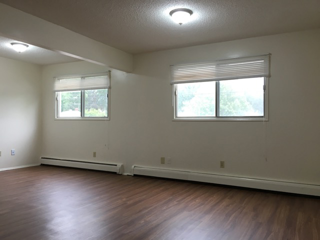 Woodland Manor | 12309 97 St NW, Edmonton, AB T5G 1Z5, Canada | Phone: (780) 449-5548