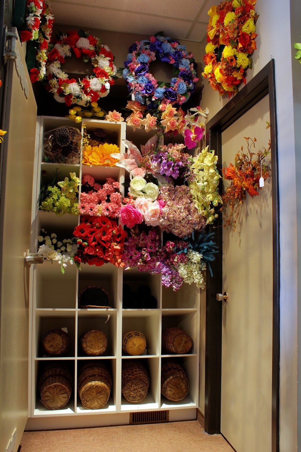 Arts Flowers Ltd. | 974 St Marys Rd, Winnipeg, MB R2M 3S1, Canada | Phone: (204) 253-0961
