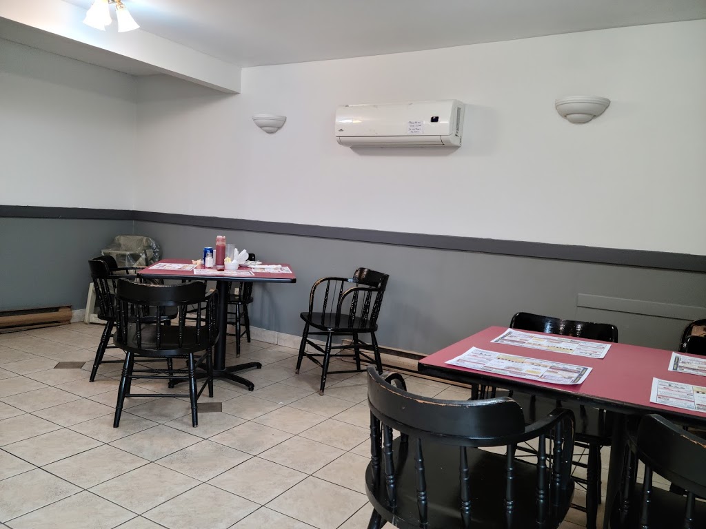 Diner 325 | 2817 NS-325, Wileville, NS B4V 5H2, Canada | Phone: (902) 543-3570