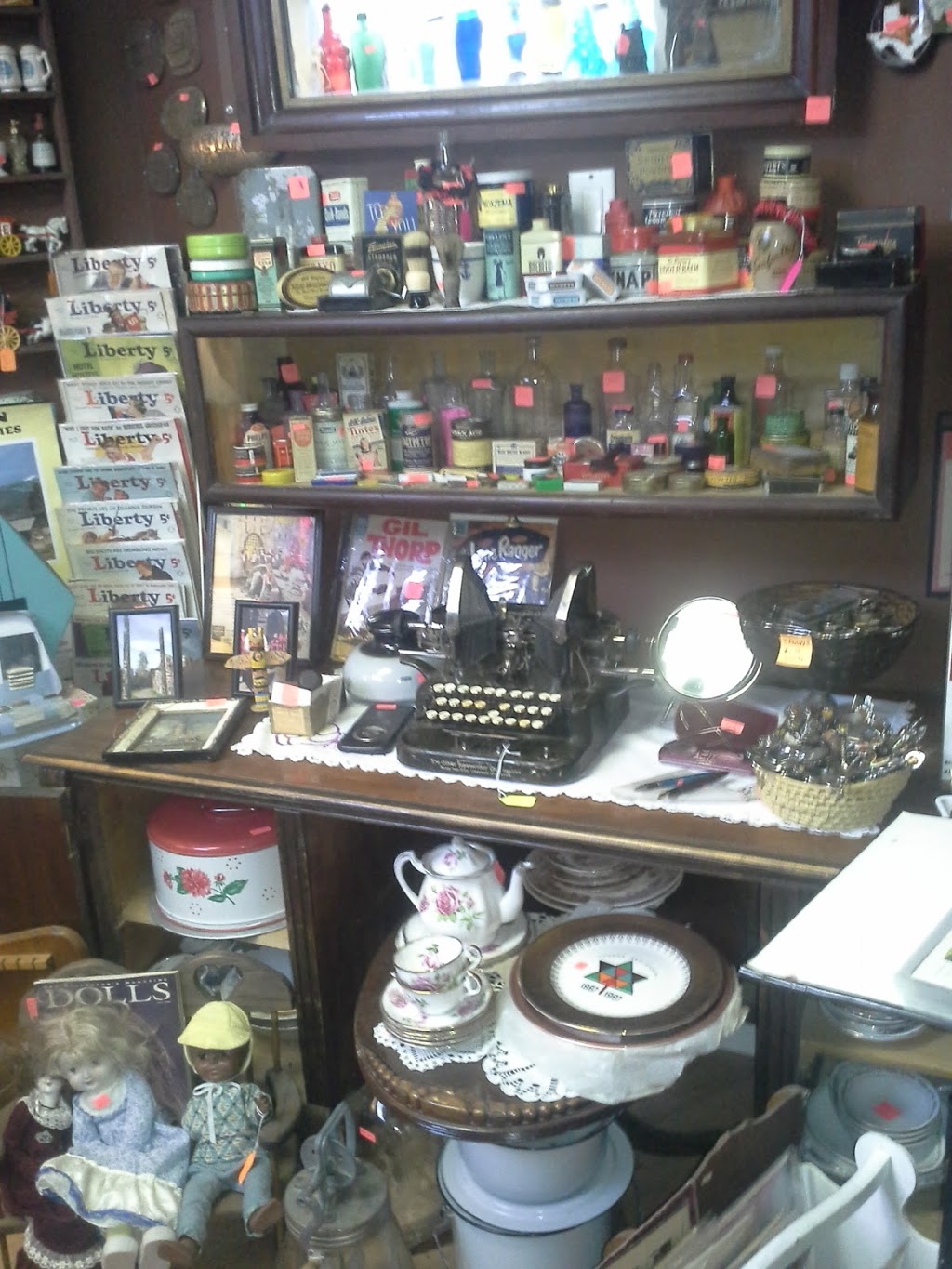 Fergies Antiques and Collectables | 105 Saskatchewan Ave, Outlook, SK S0L 2N0, Canada | Phone: (306) 867-9925