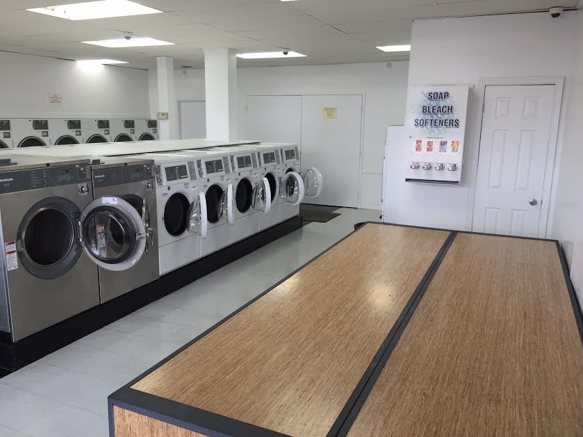 Niagara Coin Laundromat | 488 Lake St, St. Catharines, ON L2N 4H4, Canada | Phone: (905) 906-2184