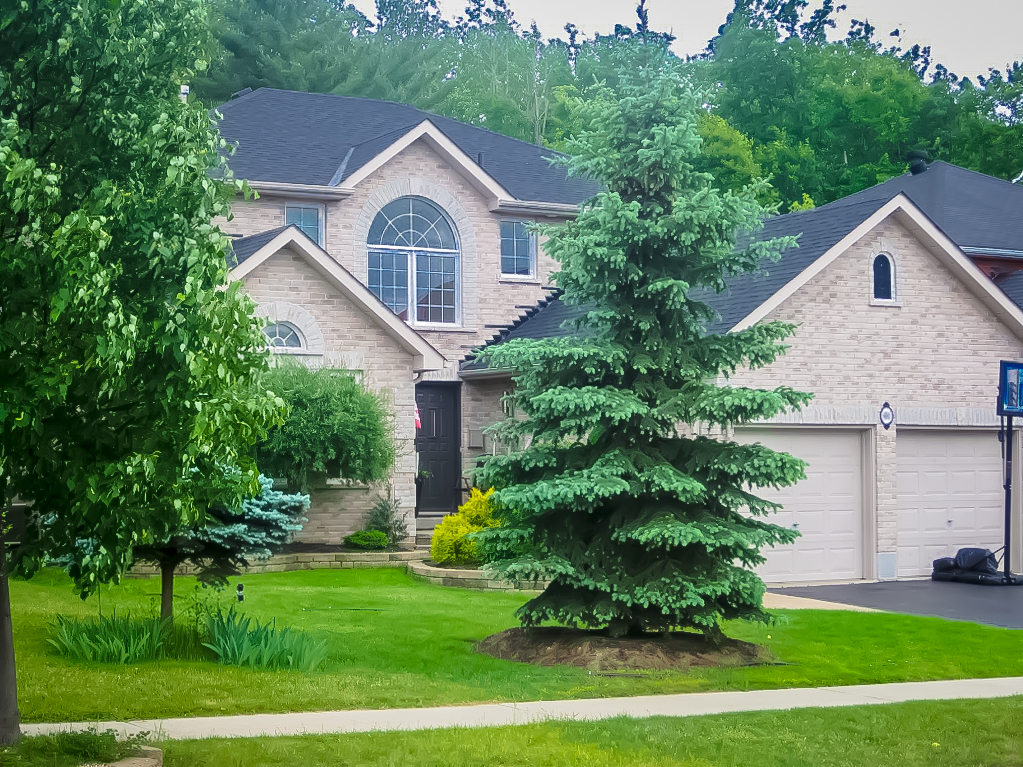 Sapphire Roofing Waterloo | 180 Northfield Dr W Unit 4, Waterloo, ON N2L 0C7, Canada | Phone: (519) 704-1233