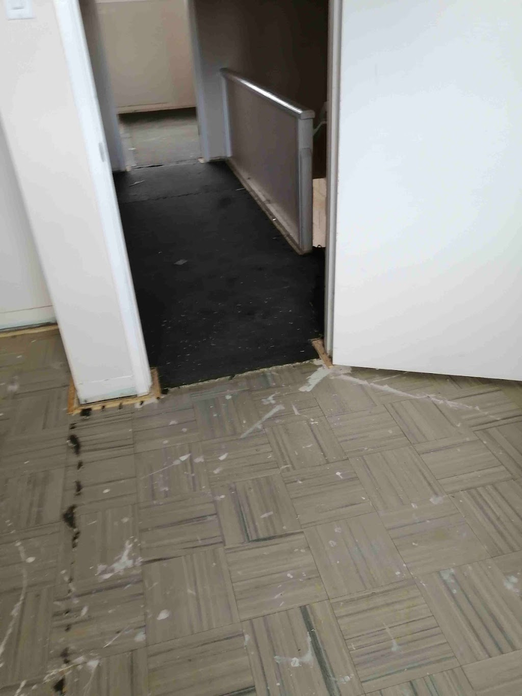LP Contractor Renovation | 2212 23 Ave N, Lethbridge, AB T1H 4Z5, Canada | Phone: (403) 393-3062
