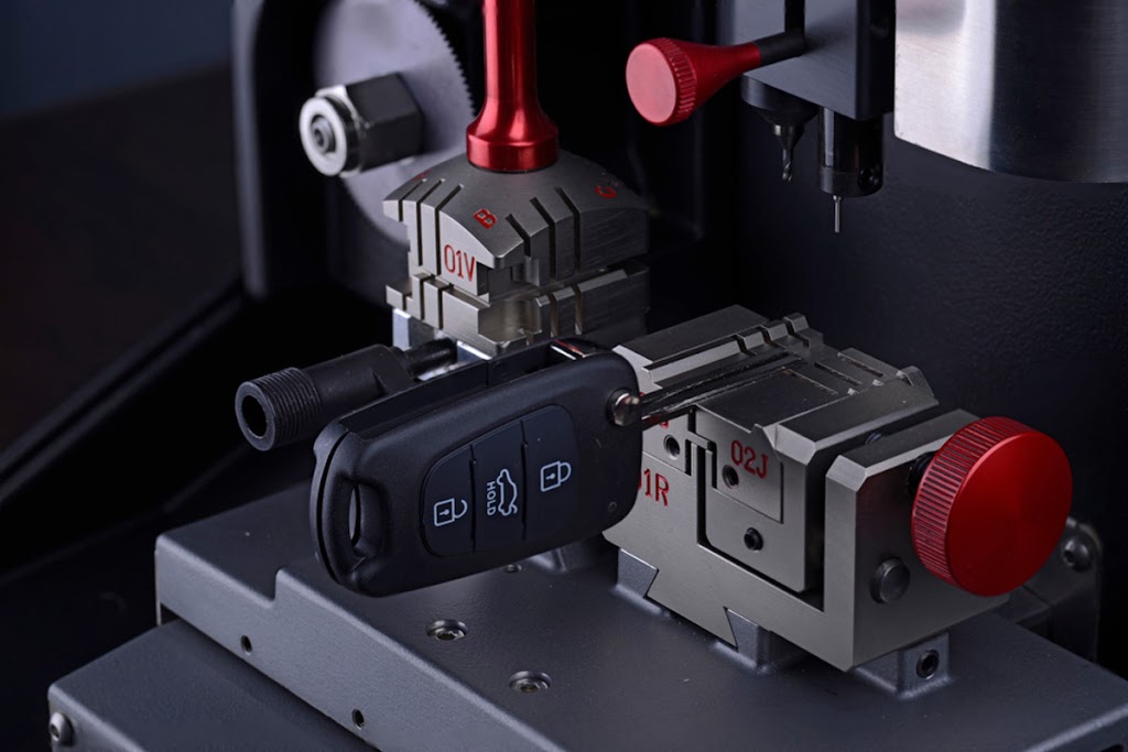 CAR KEY PRO | West, 556 Dawson Rd, Lorette, MB R5K 0B1, Canada | Phone: (204) 955-6534