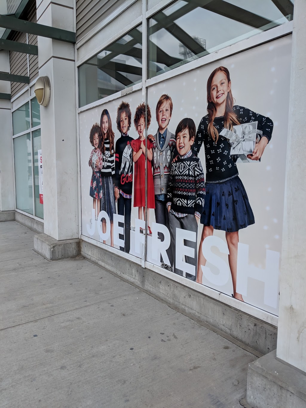 Joe Fresh | 10 Lower Jarvis St, Toronto, ON M5E 1Z2, Canada | Phone: (416) 703-4865