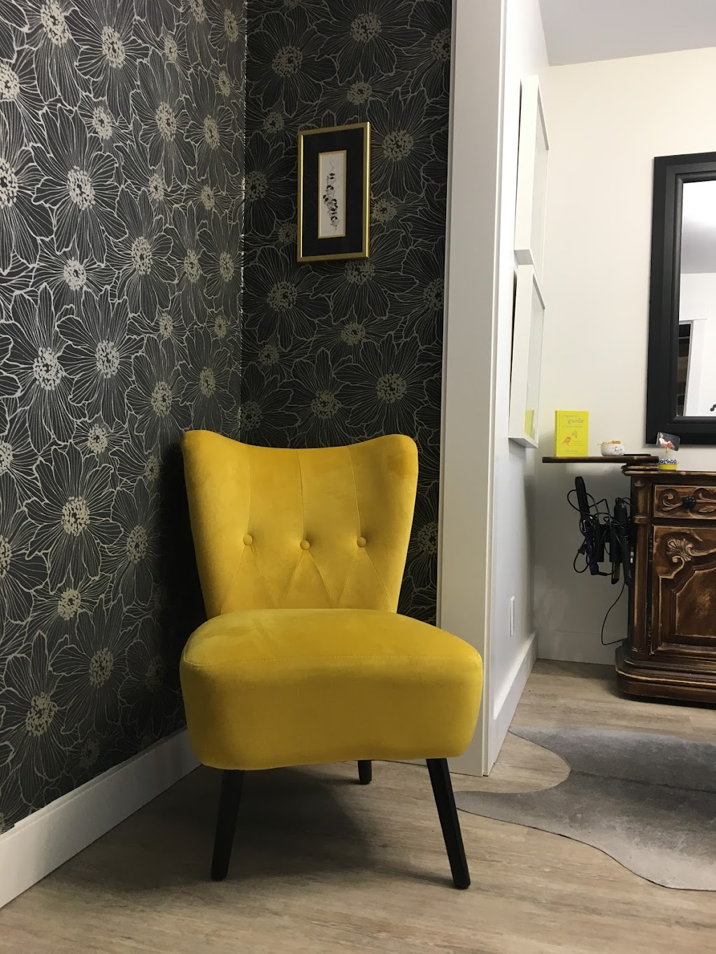 splitting hairs studio | 161 Waldron Ave, Okotoks, AB T1S 1E2, Canada | Phone: (587) 227-1173