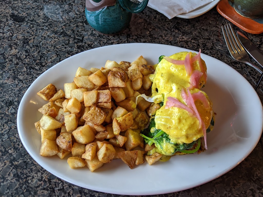 4 Quarters Restaurant | 2744 Dunsmuir Ave Box # 1233, Cumberland, BC V0R 1S0, Canada | Phone: (250) 400-3687